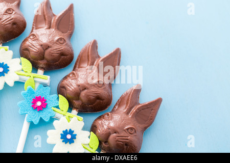 Il cioccolato di pasqua bunnie pop realizzato da solido cioccolato al latte. Foto Stock