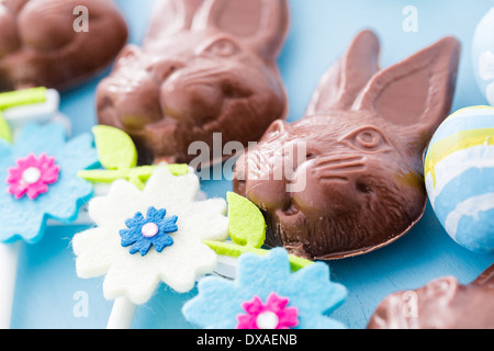 Il cioccolato di pasqua bunnie pop realizzato da solido cioccolato al latte. Foto Stock