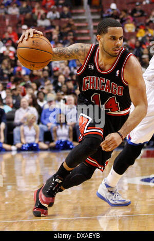 Marzo 19, 2014: Chicago Bulls guard D.J. Augustin (14) in azione durante il gioco NBA tra Chicago Bulls e la Philadelphia 76ers presso la Wells Fargo Center di Philadelphia, Pennsylvania. I tori ha vinto 102-94. Christopher Szagola/Cal Sport Media Foto Stock