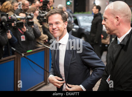 Bruxelles, BXL, Belgio. Xxi Mar, 2014. Il Primo Ministro olandese Mark Rutte arriva all'inizio del secondo giorno della molla responsabile europeo del Vertice degli Stati dell'UE la sede del consiglio a Bruxelles, in Belgio il 21.03.2014 l'Unione europea e i suoi Stati membri e l'Ucraina a firmare le disposizioni politiche dell'accordo di associazione. Il Consiglio europeo esorta il Consiglio e il Parlamento europeo ad adottare rapidamente la proposta per rimuovere temporaneamente i dazi doganali, cosiddette misure commerciali autonome, sulle esportazioni ucraine per l'Unione europea. Credito: ZUMA Press, Inc./Alamy Live News Foto Stock