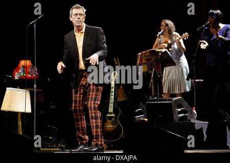 Hugh Laurie & il nastro in cotone esegue in Citibank Hall di Rio de Janeiro nel marzo 30th, 2013 Foto Stock