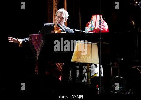 Hugh Laurie & il nastro in cotone esegue in Citibank Hall di Rio de Janeiro nel marzo 30th, 2013 Foto Stock