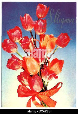 Unione Sovietica - circa 1983: cartolina stampato in URSS per onorare la Giornata internazionale della donna di solidarietà mostra bouquet di tulipani Foto Stock