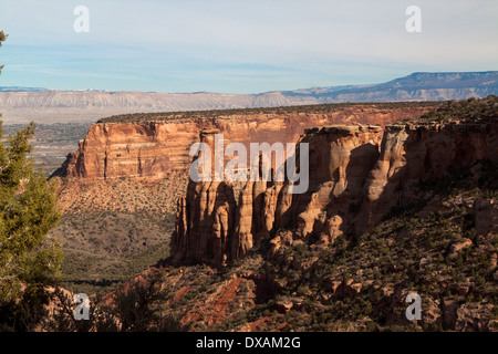 Kissing giovane formazione in Colorado National Monument USA Foto Stock