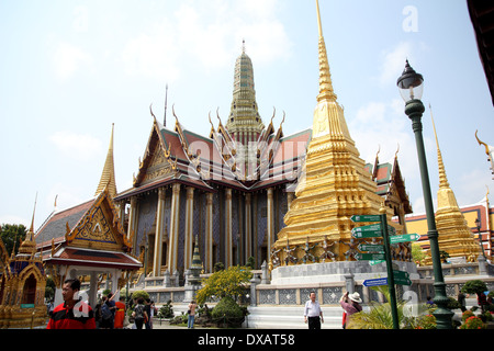 Il Grand Palace e il Wat Phra Kaew, il Tempio del Buddha di Smeraldo di Bangkok Foto Stock