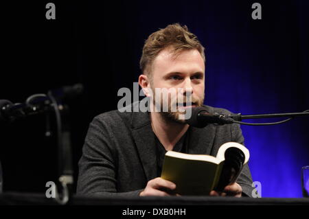 Colonia, Germania. 20 Mar, 2014. Autore italiano Paolo Giordano legge presso il festival della letteratura lit.Cologne a Colonia, Germania, 20 marzo 2014. Foto: Horst Galuschka/dpa NESSUN SERVIZIO DI FILO/dpa/Alamy Live News Foto Stock