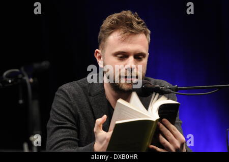 Colonia, Germania. 20 Mar, 2014. Autore italiano Paolo Giordano legge presso il festival della letteratura lit.Cologne a Colonia, Germania, 20 marzo 2014. Foto: Horst Galuschka/dpa NESSUN SERVIZIO DI FILO/dpa/Alamy Live News Foto Stock