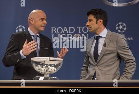 Nyon, Svizzera. Xxi Mar, 2014. Champions League quarterfinal disegnare. Gianni Infantino (Segretario Generale UEFA, L) e Luis Figo (finale di UEFA Champions League Ambasciatore) Credito: Azione Sport Plus/Alamy Live News Foto Stock