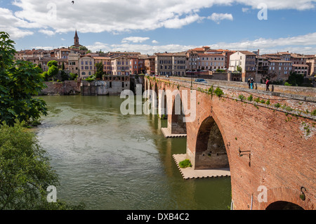 Vista del Ponte Vecchio (Pont Vieux) in Albi. Francia Foto Stock