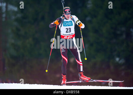 Oslo, Norvegia. Il 22 marzo 2014. E.sulla Coppa del Mondo di Biathlon 2014 Dominik Landertinger dell'Austria compete in uomini 12,5 km inseguimento durante la Coppa del Mondo di Biathlon a Holmenkollen a Oslo, Norvegia. Credit: Azione Plus immagini di sport/Alamy Live News Foto Stock