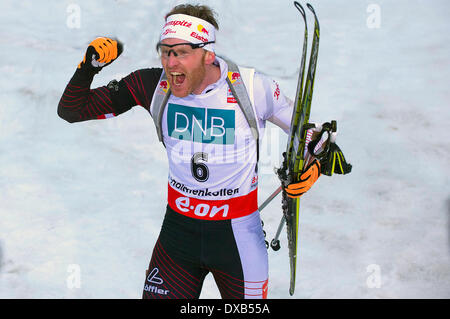 Oslo, Norvegia. Il 22 marzo 2014. E.sulla Coppa del Mondo di Biathlon 2014Simon Eder dell'Austria vince il uomini 12,5 km inseguimento durante la Coppa del Mondo di Biathlon a Holmenkollen a Oslo, Norvegia. Credit: Azione Plus immagini di sport/Alamy Live News Foto Stock