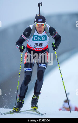 Oslo, Norvegia. Il 22 marzo 2014. E.sulla Coppa del Mondo di Biathlon 2014 Vladimir Iliev di Bulgaria compete in uomini 12,5 km inseguimento durante la Coppa del Mondo di Biathlon a Holmenkollen a Oslo, Norvegia. Credit: Azione Plus immagini di sport/Alamy Live News Foto Stock