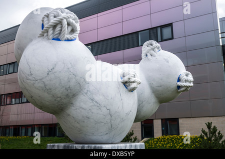 'Casa per un nodo gordiano' scultura di Ekkehard Altenburger, Giubileo Campus, Università di Nottingham, Inghilterra, Regno Unito Foto Stock