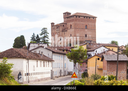 Castello di Grinzane Cavour, Langhe Cuneo, Piemonte, Italia. Foto Stock