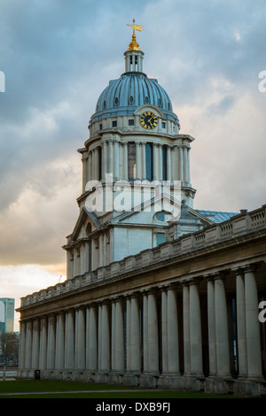 Una delle torri del vecchio Royal Naval College di Greenwich Foto Stock