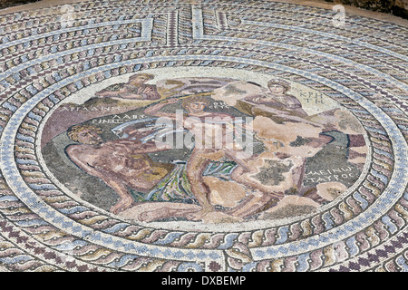 Antichi mosaici a Helenistic archeologico e sito romano a Kato Paphos a Cipro. Foto Stock