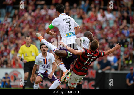 Sydney, Australia. 23 Mar, 2014. Azione Goalmouth durante la Hyundai una partita del campionato tra Western Sydney Wanderers FC e Perth FC dalla Pirtek Stadium, Parramatta. Il Wanderers vinto 3-0. Credito: Azione Sport Plus/Alamy Live News Foto Stock