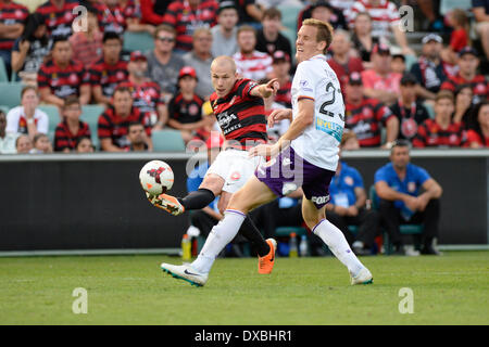 Sydney, Australia. 23 Mar, 2014. Wanderers centrocampista Aaron Mooy in azione durante la Hyundai una partita del campionato tra Western Sydney Wanderers FC e Perth FC dalla Pirtek Stadium, Parramatta. Il Wanderers vinto 3-0. Credito: Azione Sport Plus/Alamy Live News Foto Stock