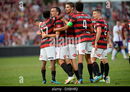 Sydney, Australia. 23 Mar, 2014. Wanderers celebrare Marco Ponti obiettivo durante la Hyundai una partita del campionato tra Western Sydney Wanderers FC e Perth FC dalla Pirtek Stadium, Parramatta. Il Wanderers vinto 3-0. Credito: Azione Sport Plus/Alamy Live News Foto Stock