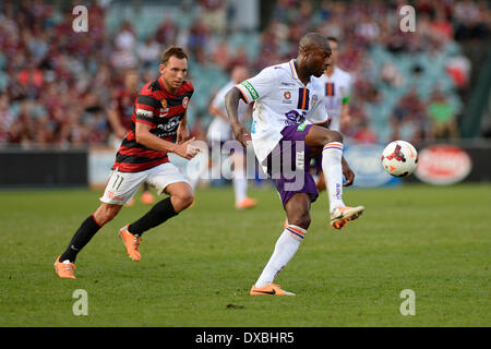 Sydney, Australia. 23 Mar, 2014. Perth difensore William Gallas in azione durante la Hyundai una partita del campionato tra Western Sydney Wanderers FC e Perth FC dalla Pirtek Stadium, Parramatta. Il Wanderers vinto 3-0. Credito: Azione Sport Plus/Alamy Live News Foto Stock