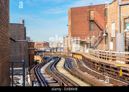 Le vie per il treno di elevata massa sistema di transito in Chicago Foto Stock