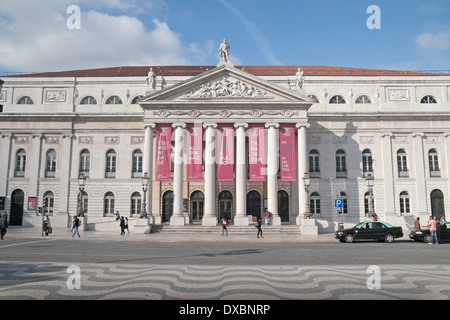 Il Teatro Nacional D.Maria II (Teatro Nazionale D.Maria II), Piazza Rossio, n lisbona (Lisboa), Portogallo. Foto Stock