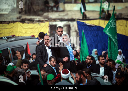 La striscia di Gaza, Territori palestinesi. 23 Mar, 2014. Ismail Haniyeh, primo ministro di Hamas a Gaza il governo, parla ai suoi sostenitori durante un Hamas rally dell'anniversario della morte del suo leader ucciso da Israele nella Striscia di Gaza City Marzo 23, 2014. Credito: Majdi Fathi/NurPhoto/ZUMAPRESS.com/Alamy Live News Foto Stock