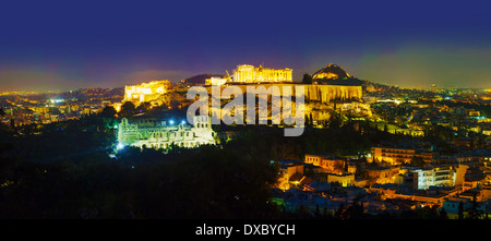 Panoramica Panoramica di Atene con Acropoli di notte Foto Stock