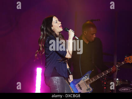 Alanis Morissette effettuando al Liverpool Echo Arena Liverpool, in Inghilterra - 30.11.12 con: Alanis Morissette dove: Live Foto Stock