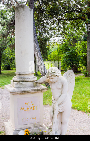 Graveside da florian josephu-drouot presso il sito in cui il compositore w. a. Mozart presumibilmente fu sepolto, st. marx cimitero, Vienna Foto Stock