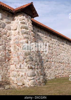 Il frammento del medievale restaurata la parete della città di Tartu, Estonia Foto Stock