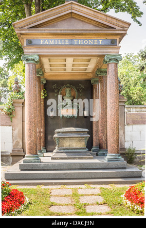 Famiglia cripta del legno curvato mobili maker dynasty thonet, il cimitero centrale di Vienna, Austria Foto Stock
