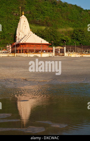 Ganpati (Ganesh) tempio a Ganpatipule Beach, Konkan Costa, Maharashtra, India. Foto Stock