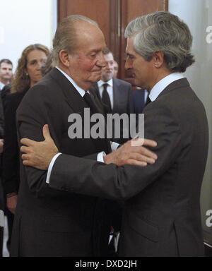 Madrid, Spagna. 24 Mar, 2014. Il re Juan Carlos di Spagna e seconda Duca di Suarez Adolfo Suárez ILLANA frequentare la cappella funebre per ex Primo Ministro Adolfo Suarez a Parlamient spagnolo (Congreso de los Diputados) lunedì in Madrid. © Jack Abuin/ZUMAPRESS.com/Alamy Live News Foto Stock