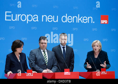 Berlino, Germania. Mars 24th, 2014.Dichiarazione sulla politica energetica con Sigmar GABRIEL, SPD Chief e Miniter dell economia, e Hannelore Kraft,Ministropresidente della Renania settentrionale-Vestfalia e Malu Dreyer, Ministropresidente della Renania Palatinato, e il Vice Primo Ministro del Baden-WŸrttemberg Nils Schmid a Willy-Brandt-Haus a Berlino. / Immagine: Sigmar GABRIEL, SPD Chief e Miniter dell economia, e Hannelore Kraft,Ministropresidente della Renania settentrionale-Vestfalia e Malu Dreyer, Ministropresidente della Renania Palatinato, e il Vice Primo Ministro del Baden-WŸrttemberg Nils Schmid Foto Stock