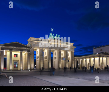 Berlino, la porta di Brandeburgo, la Germania, l'Europa di notte Foto Stock