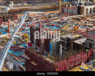 Sito in costruzione - sito di costruzione la costruzione di edifici ad alta in un centro della città Foto Stock