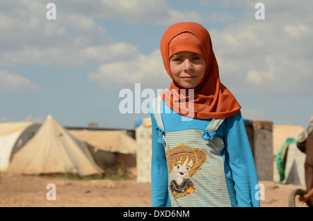 Siriano giovani sfollati bambini rifugiati Atmeh Camp nord Siria Foto Stock