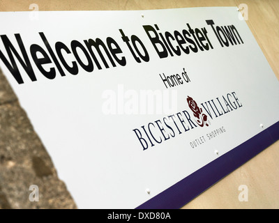 Benvenuto a Bicester Town segno Foto Stock