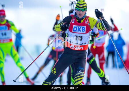 Oslo, Norvegia. 24 Mar, 2014. L'E.sulla Coppa del Mondo di Biathlon 2014 Andrejs Rastorgujevs della Lettonia compete in uomini 15 chilometro mass start durante la Coppa del Mondo di Biathlon a Holmenkollen a Oslo, Norvegia. Credit: Azione Plus immagini di sport/Alamy Live News Foto Stock