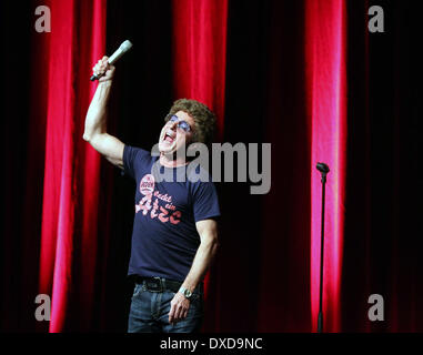 (140316) --Monchengladbach, 16 marzo 2014 (Xinhua) -- 'Atze Schroeder' esegue in Monchengladbach, Germania, 15 marzo 2014. Atze Schroeder è una famosa commedia tedesco carattere. (Xinhua/Luo Huanhuan) Foto Stock