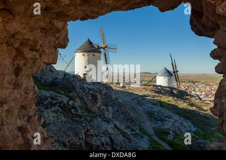 Mulini a vento di Consuegra, Castilla-La Mancha, in Spagna. Foto Stock