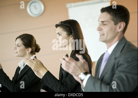 La gente di affari a presentazione battimani Foto Stock