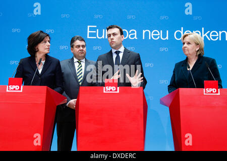 Berlino, Germania. 24 Mar, 2014. Berlino, Germania. Mars 24th, 2014.Dichiarazione sulla politica energetica con Sigmar GABRIEL, SPD Chief e Miniter dell economia, e Hannelore Kraft, Ministropresidente della Renania settentrionale-Vestfalia e Malu Dreyer, Ministropresidente della Renania Palatinato, e il Vice Primo Ministro del Baden-WÃƒÂ¼rttemberg Nils Schmid a Willy-Brandt-Haus a Berlino./Immagine: Sigmar GABRIEL, SPD Chief e Miniter dell economia, e Hannelore Kraft, Ministropresidente della Renania settentrionale-Vestfalia e Malu Dreyer, Ministropresidente della Renania Palatinato, e il Vice Primo Ministro di Ba Foto Stock