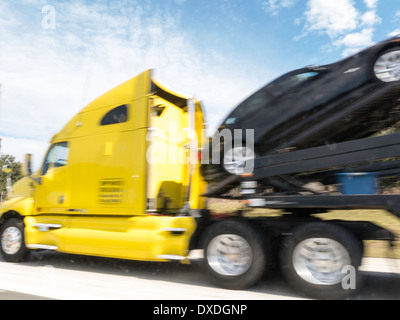 Giallo Auto carrello trasportatore, STATI UNITI D'AMERICA Foto Stock