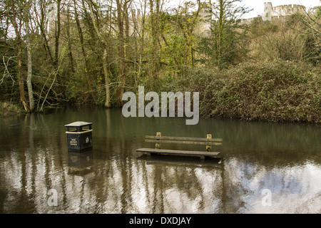 Inverno di tempeste e inondazioni influiscono Arundel in West Sussex. Foto Stock