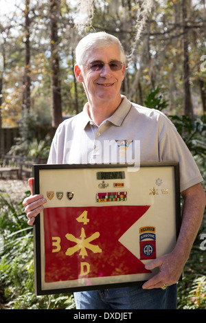 Esercito orgoglioso veterano con display di carriera, STATI UNITI D'AMERICA Foto Stock