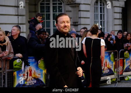 Mayfair, London, Regno Unito . 24 Mar, 2014. Ricky Gervais. Le stelle di 'Muppets Most Wanted' arrivano al Curzon Cinema in Mayfair per un VIP screening. Credito: Rachel Megawhat/Alamy Live News Foto Stock