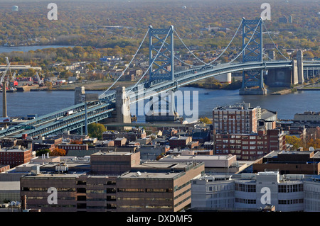 Benjamin Franklin ponte che attraversa il fiume Delaware tra Philadelphia, Pennsylvania e Camden, nel New Jersey. Foto Stock