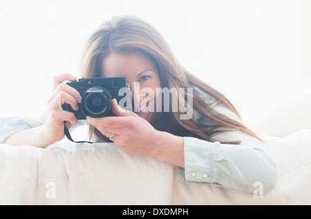 Ritratto di donna a fotografare Foto Stock